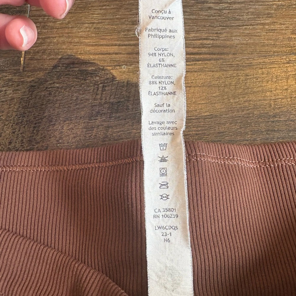 Lululemon Beyond The‎ Studio Crop Pants Women’s Size 6 Brown Athleisure Travel - Picture 3 of 7